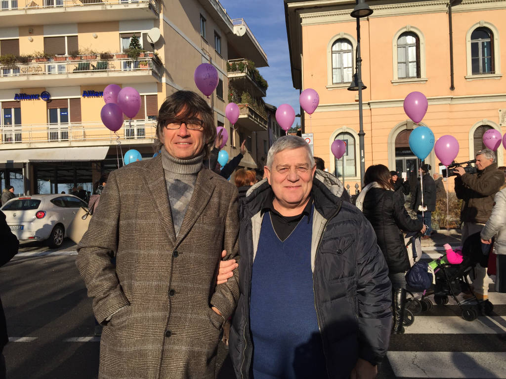 La protesta delle mamme all'ospedale di Angera