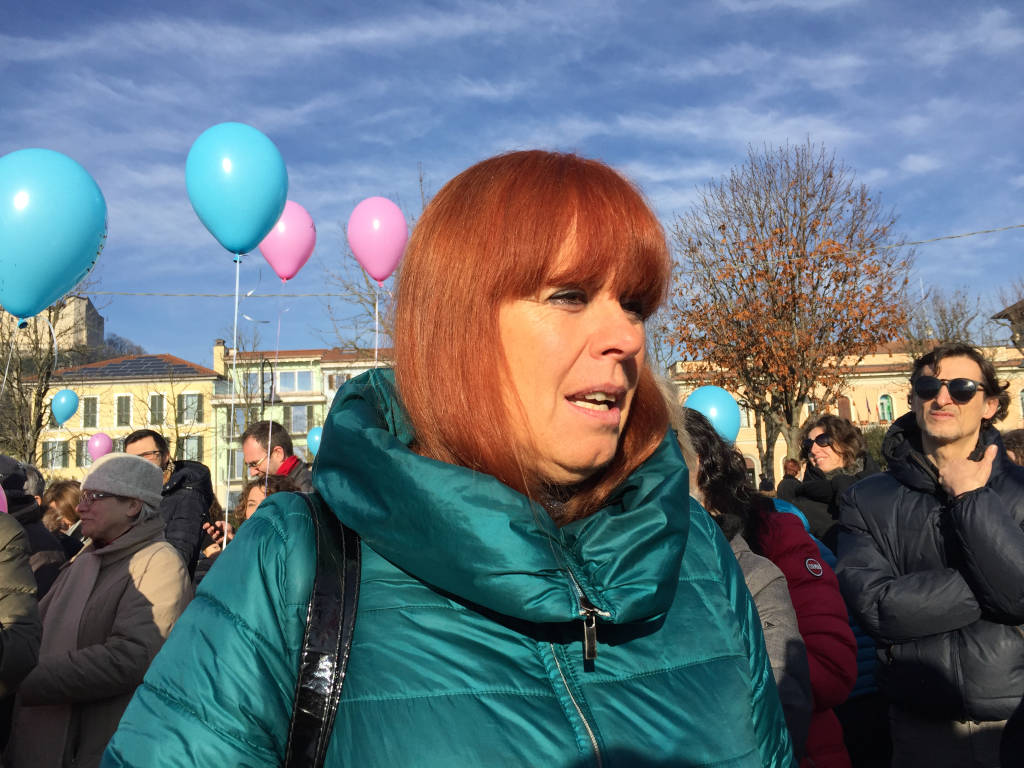 La protesta delle mamme all'ospedale di Angera