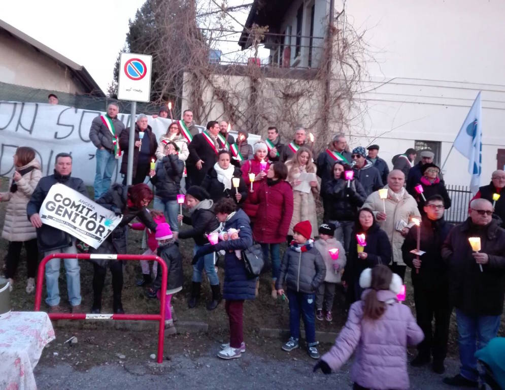 La Fiaccolata per l'Ospedale di Angera