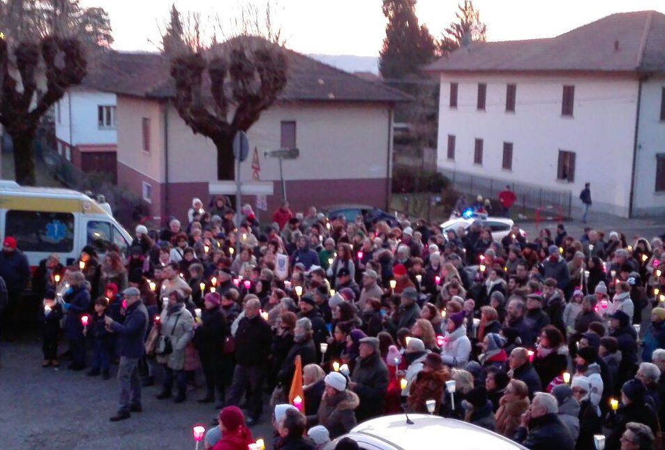 La Fiaccolata per l'Ospedale di Angera