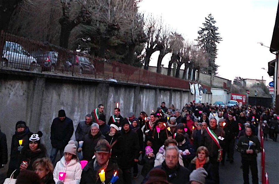 La Fiaccolata per l'Ospedale di Angera