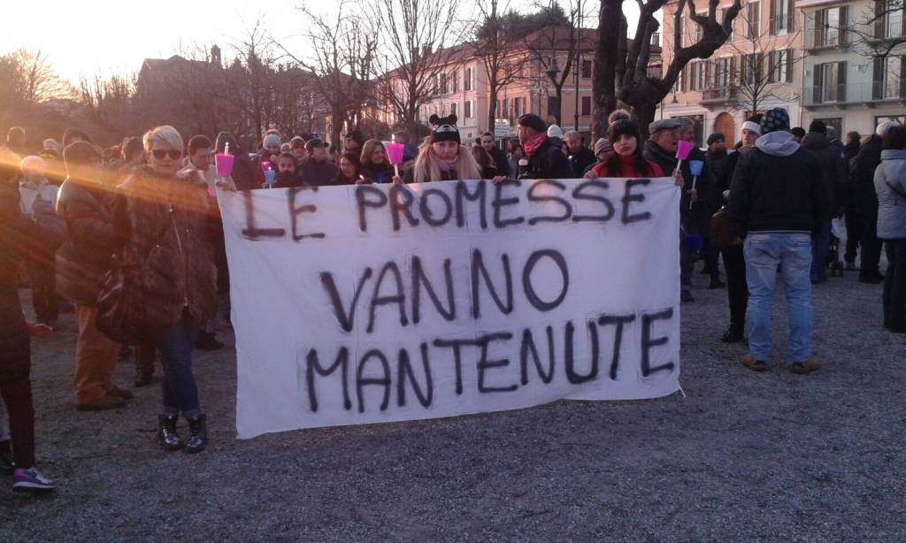 La Fiaccolata per l'Ospedale di Angera