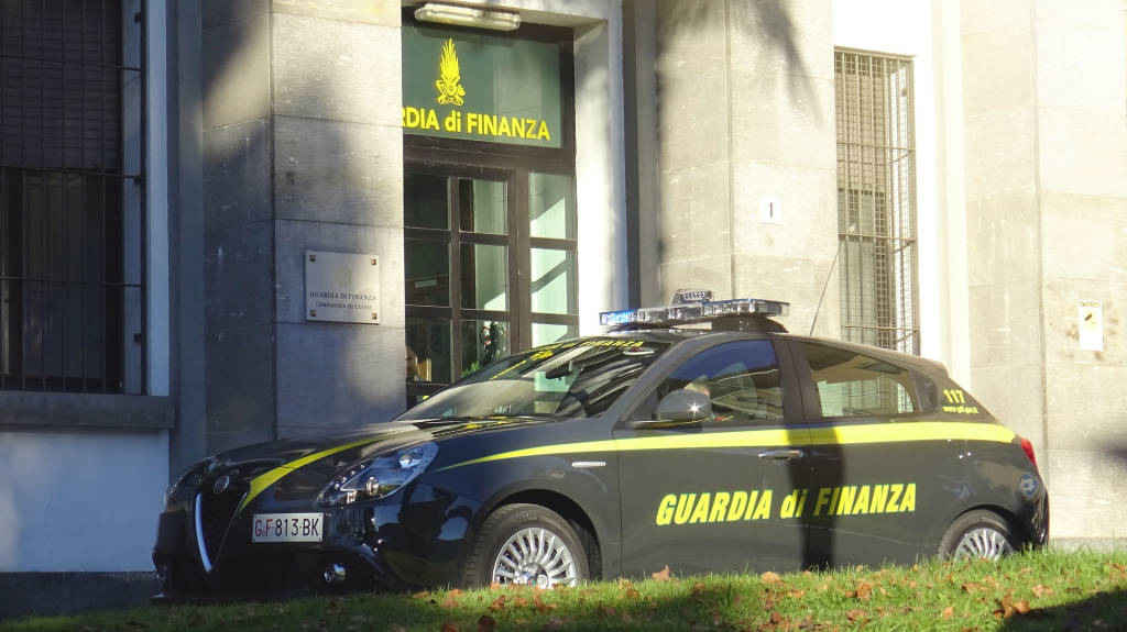 La truffa delle carte d'identità false