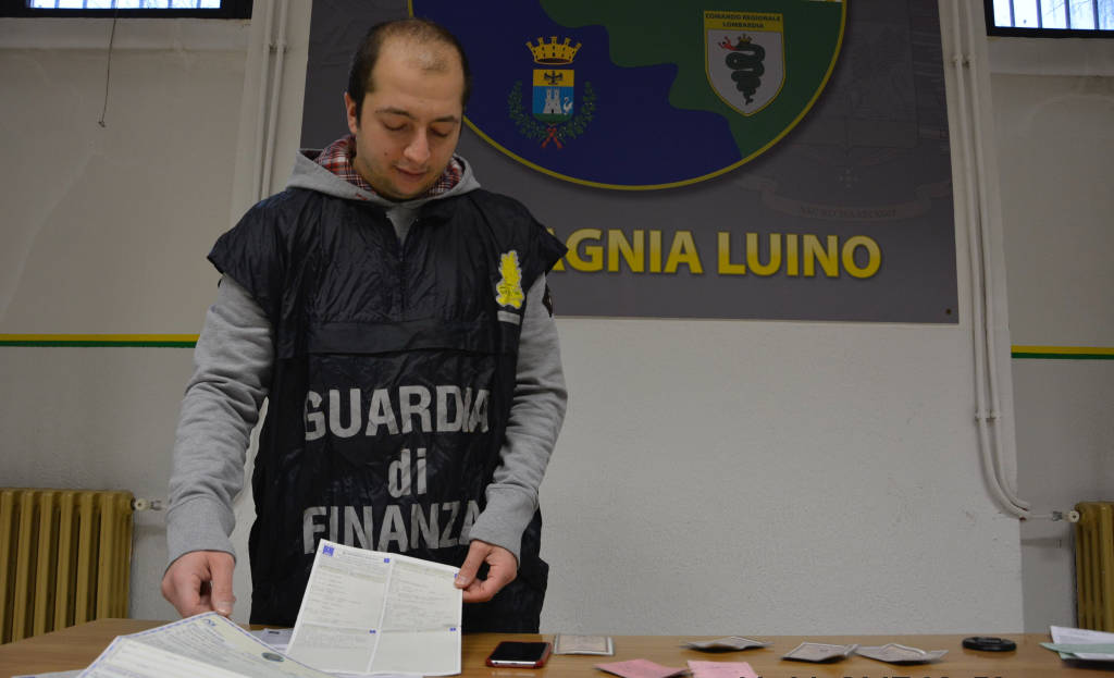 La truffa delle carte d'identità false