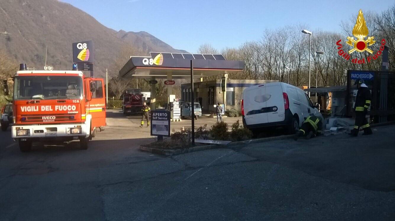 Ore impegnative per i vigili del fuoco