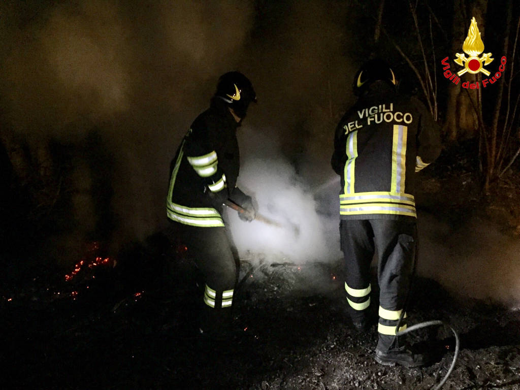 Ore impegnative per i vigili del fuoco