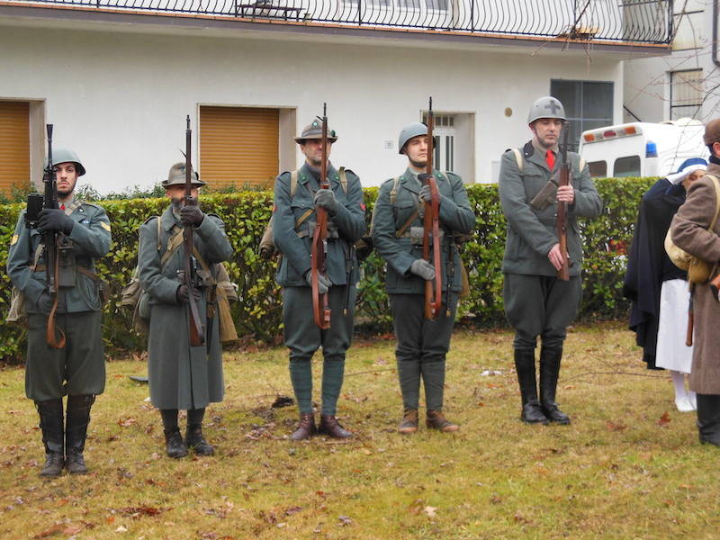 L\'omaggio degli Alpini ai Caduti