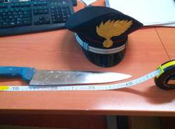 coltello carabinieri busto arsizio