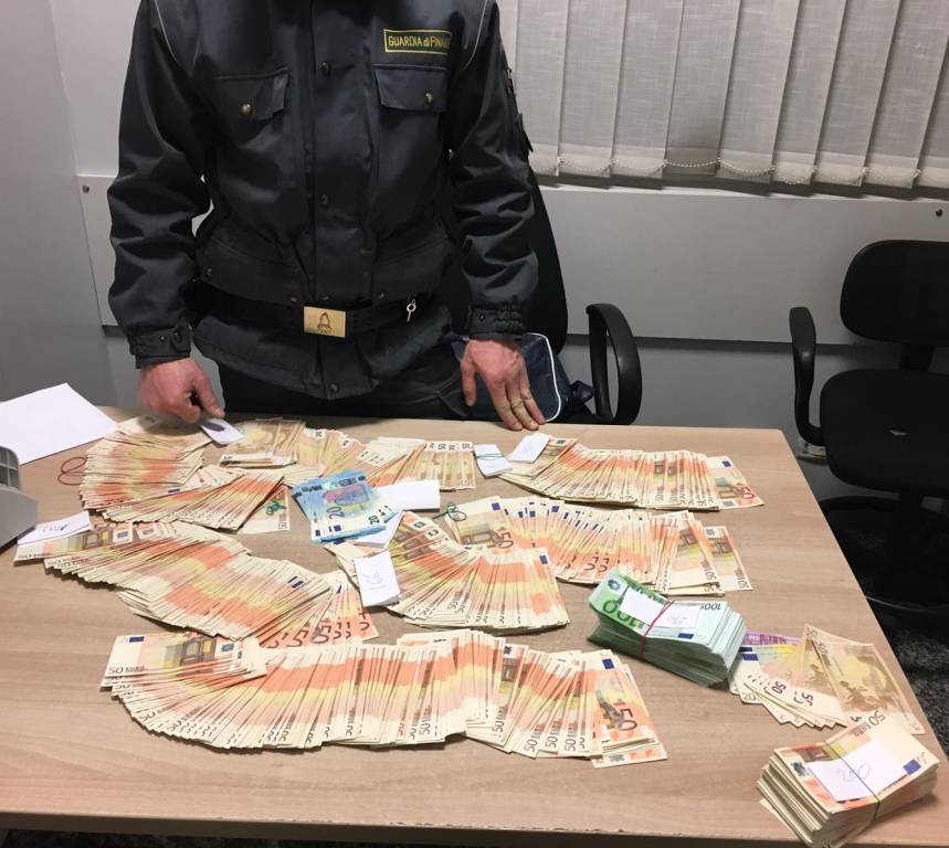 soldi guardia di finanza