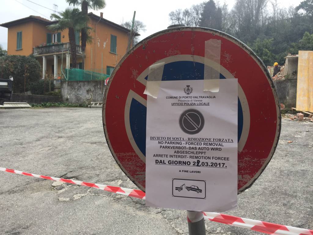 Abbattuto l'ex circolo di Porto Valtravaglia 