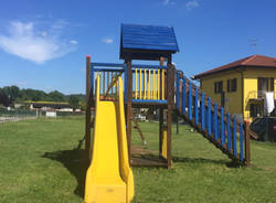 Baranzit, i volontari sistemano il parco giochi