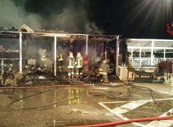 incendio chiosco la noce angera vigili del fuoco
