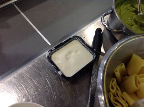 Panna da grattuggiare e sfoglia liquida, il soprendente menu di Simone Zambon