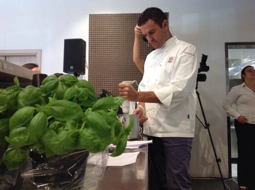 Panna da grattuggiare e sfoglia liquida, il soprendente menu di Simone Zambon