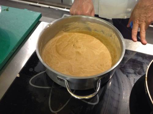 Panna da grattuggiare e sfoglia liquida, il soprendente menu di Simone Zambon