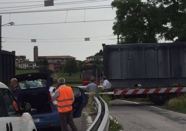 Suicidio a Barza, linea Luino-Sesto Calende bloccata
