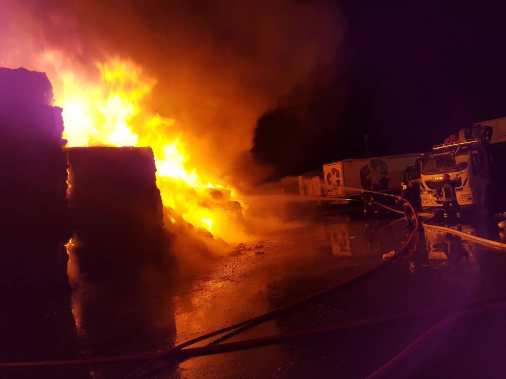 A fuoco la Nuova Clean di Angera