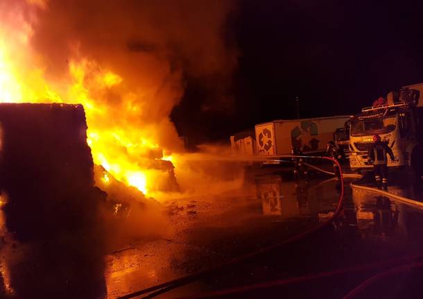 A fuoco la Nuova Clean di Angera