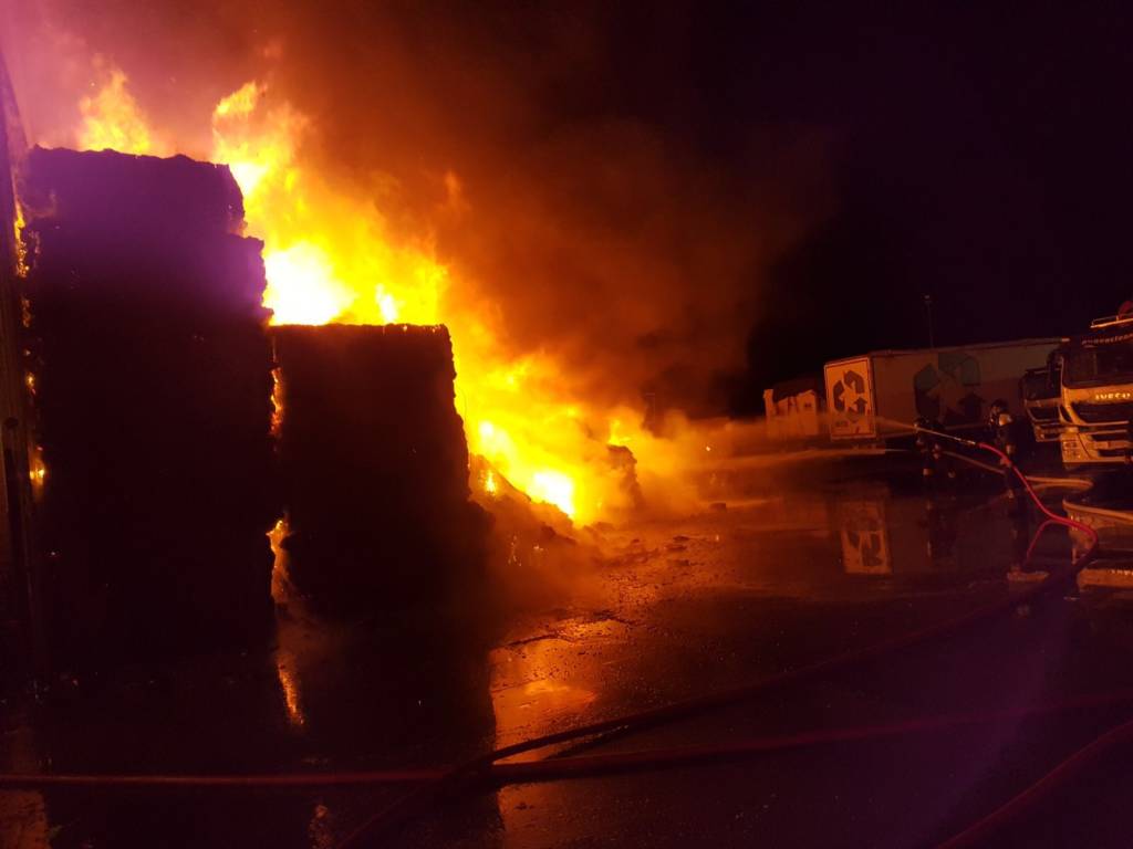 A fuoco la Nuova Clean di Angera