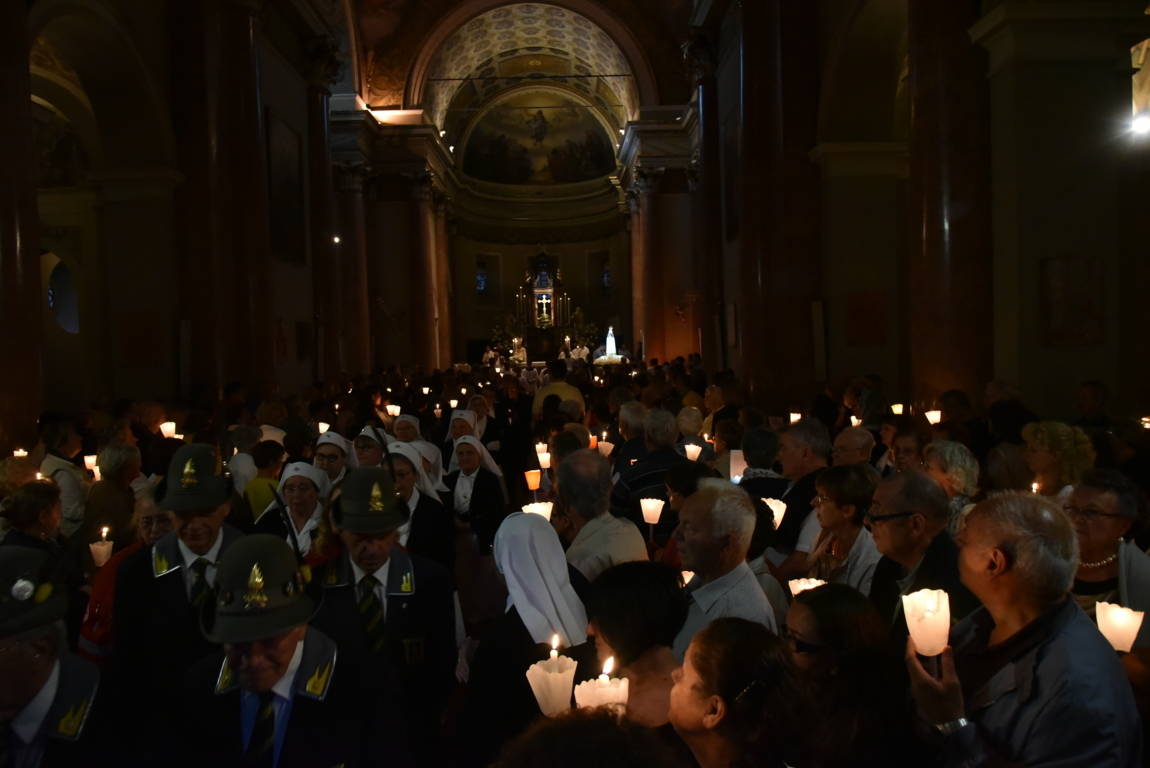 La grande processione con la Madonna di Fatima