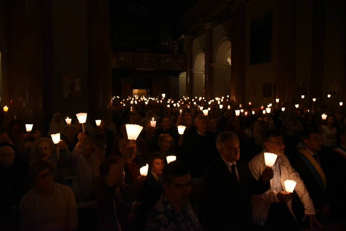 La grande processione con la Madonna di Fatima