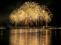 I fuochi d'artificio di Arona visti da Angera