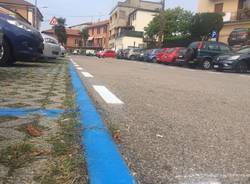 Strisce blu e parcheggi per i pendolari