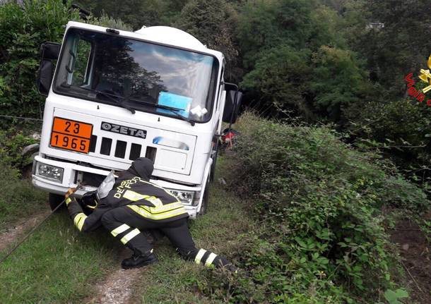 Intervento dei vigili del fuoco a Colmegna  