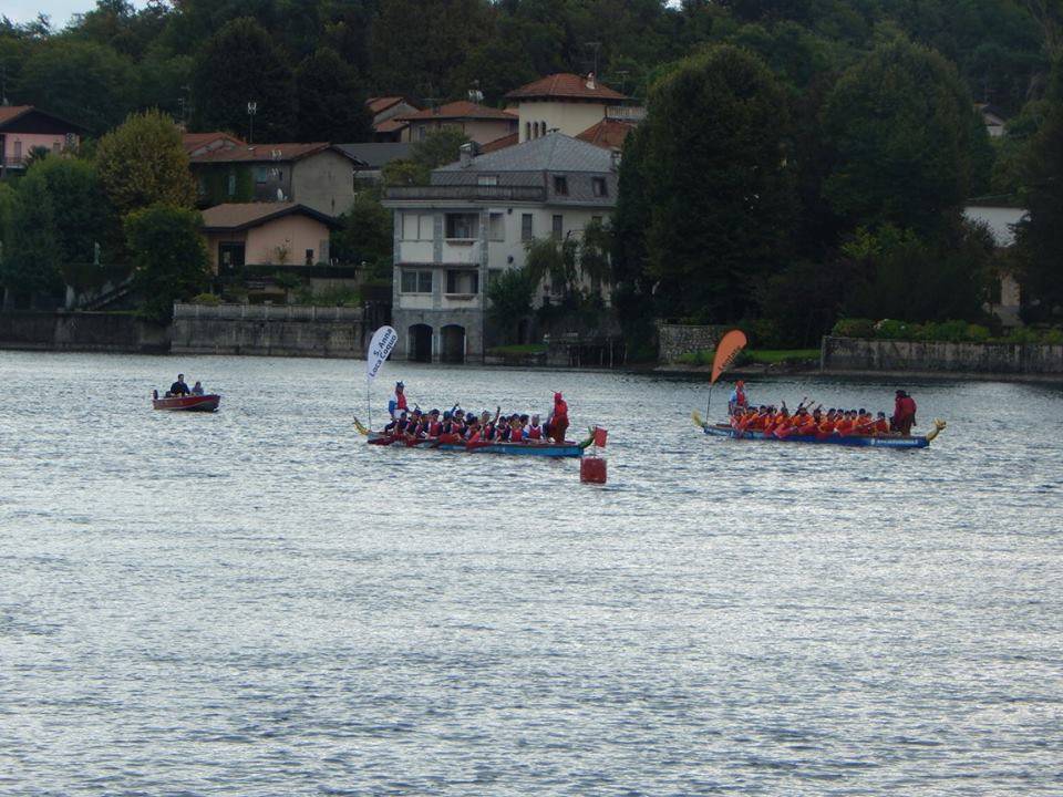 La gara di Dragon Boat a Sesto Calende