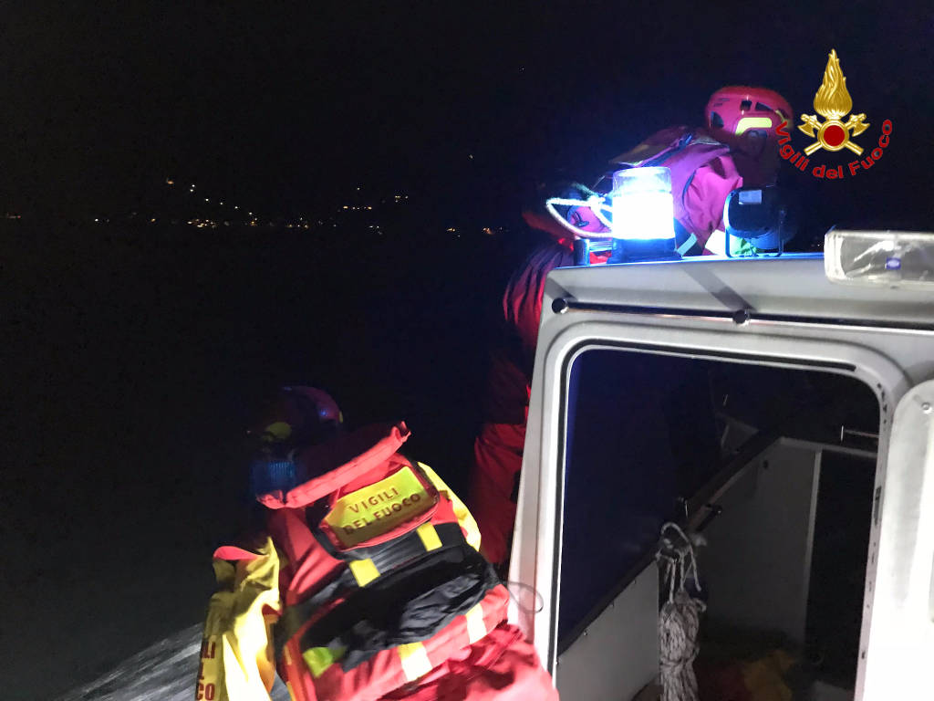 surfista in pericolo sul lago maggiore 