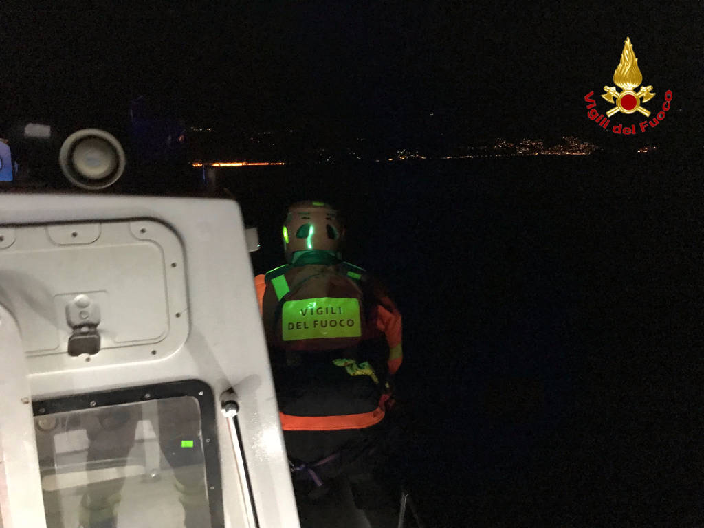 surfista in pericolo sul lago maggiore 