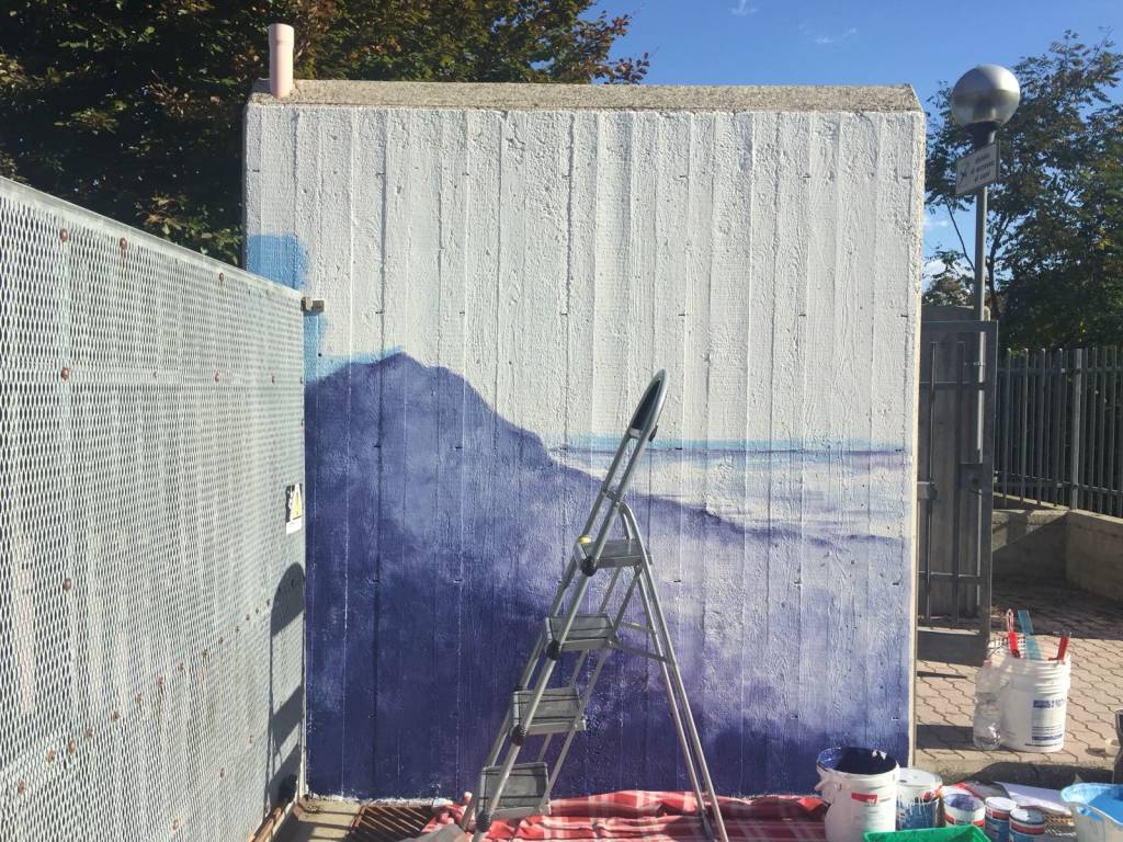 Un murales e una poesia per abbellire la scuola Sereni