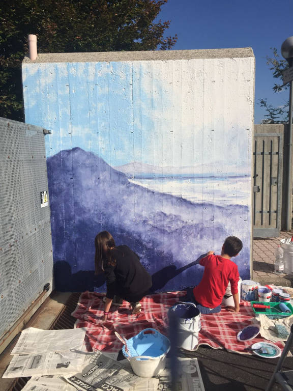 Un murales e una poesia per abbellire la scuola Sereni