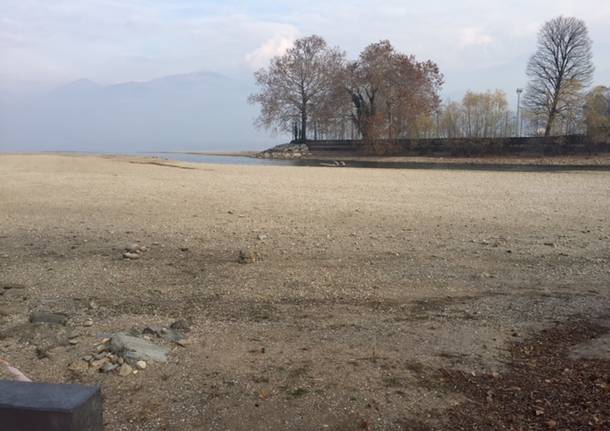 Verbano in secca tra fiume e lago