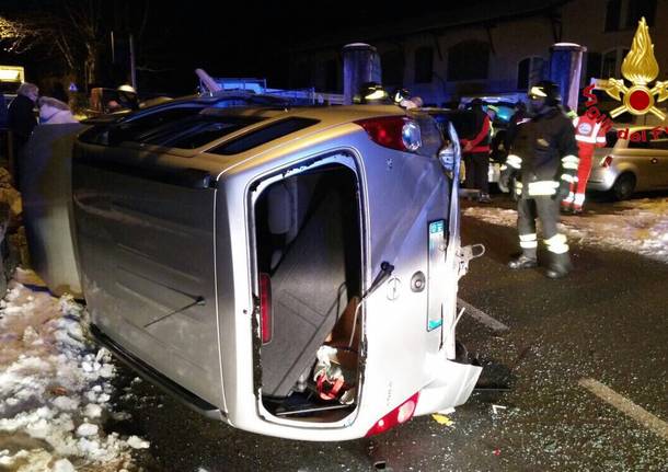 Ribaltamento a Porto Valtravaglia