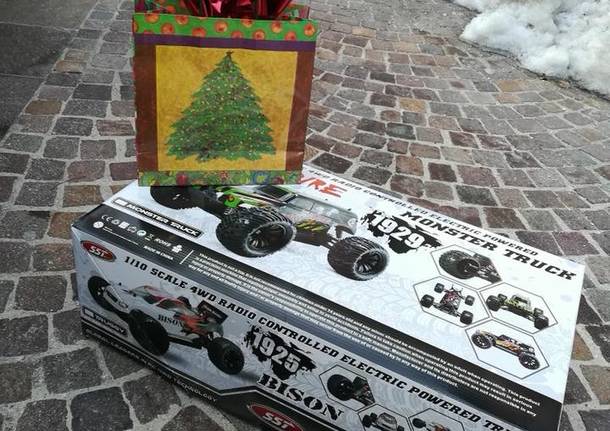 dono babbo Natale a vicenza con il palloncino