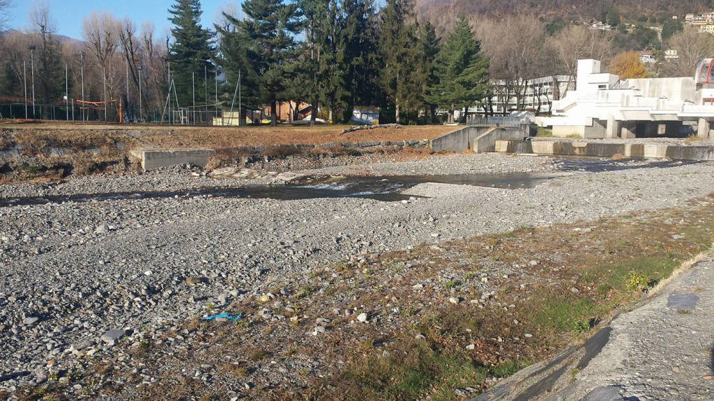 Maccagno: la spiaggia "nuda" . foto di John Talamona