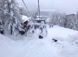 La neve sommerge le piste di San Domenico