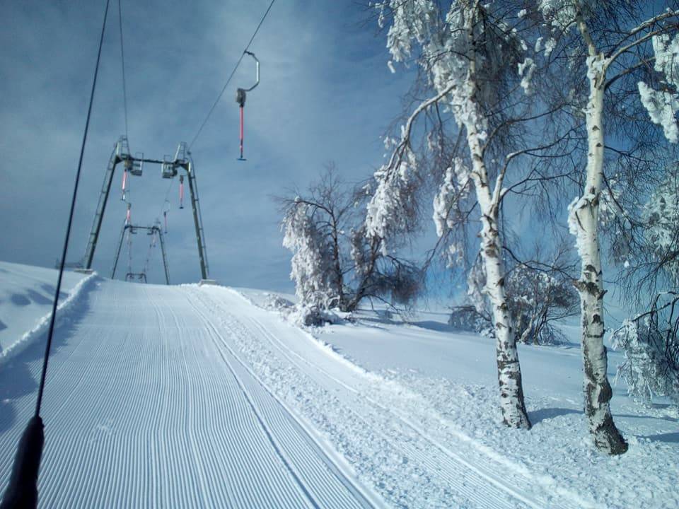 Forcora, si scia con la neve di marzo