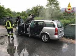incendio di un'autovettura 