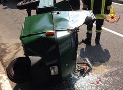 Ape e auto si scontrano sul lungolago