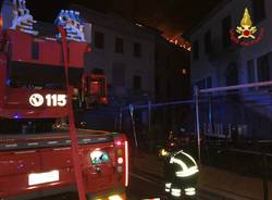 Incendio nel centro di Luino