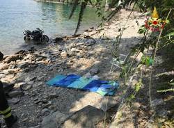 Moto nel lago a Maccagno 
