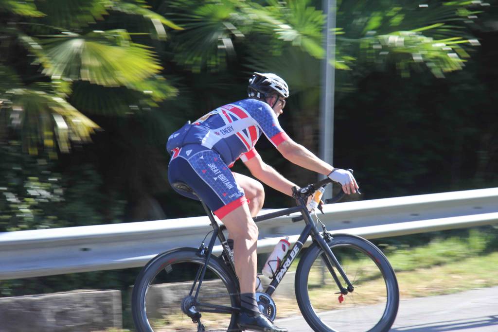 Il passaggio della Granfondo Mondiale a Castelveccana