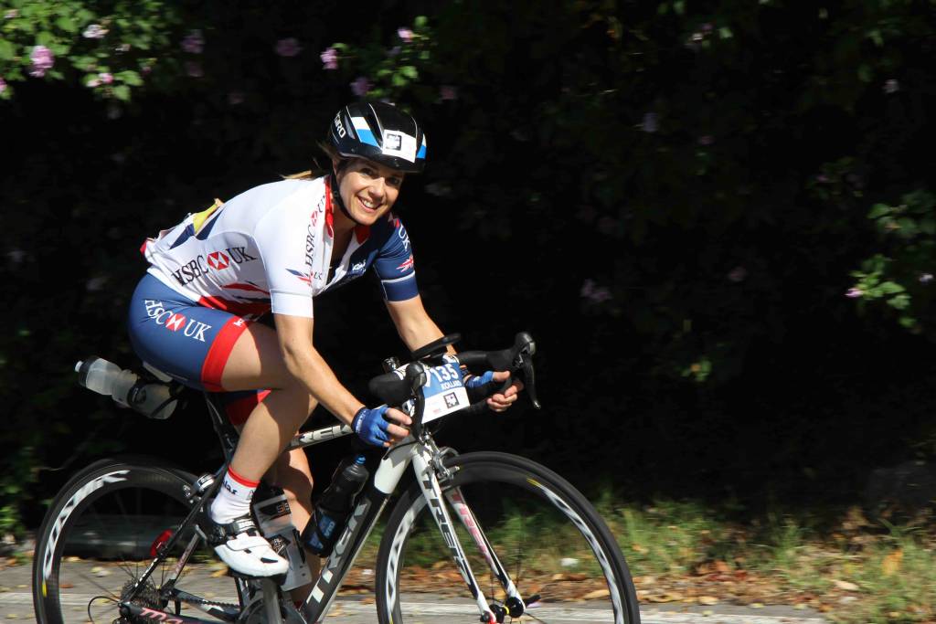 Il passaggio della Granfondo Mondiale a Castelveccana