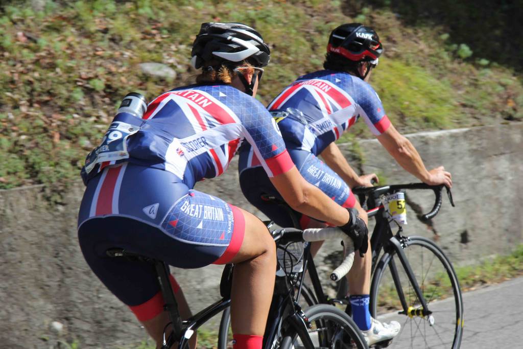 Il passaggio della Granfondo Mondiale a Castelveccana