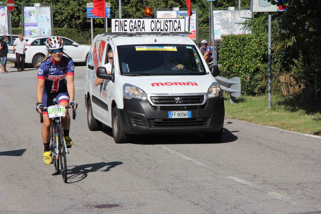 Il passaggio della Granfondo Mondiale a Castelveccana