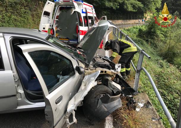 Incidente stradale tra Luino e Cremenaga