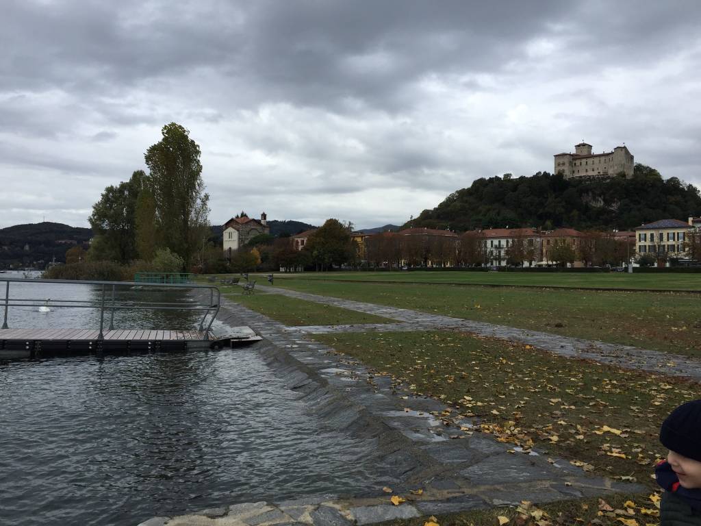 Il lago dopo la pioggia ad Angera e Ranco