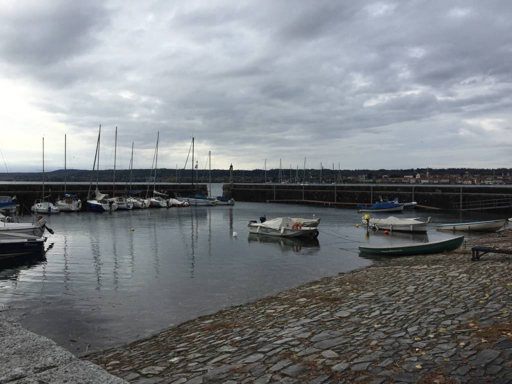 Il lago dopo la pioggia ad Angera e Ranco